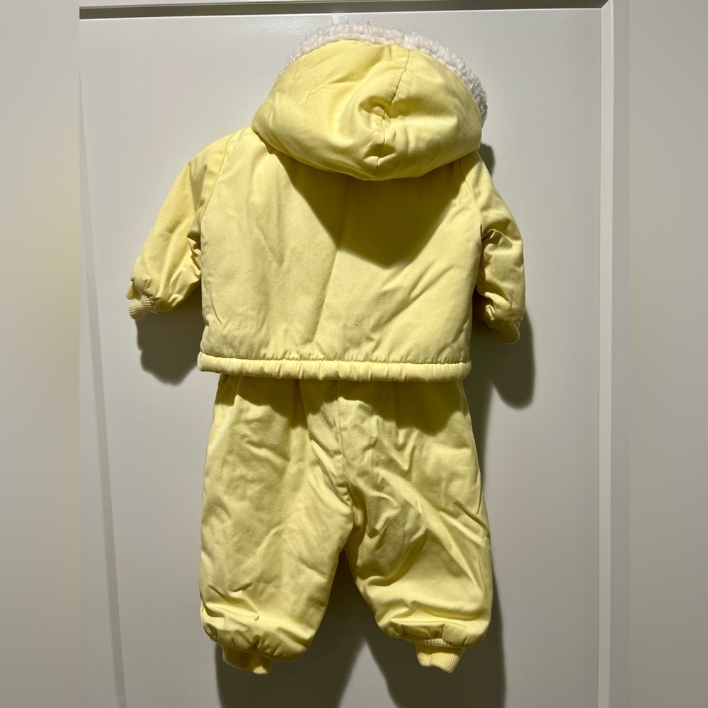 Vintage yellow two-piece baby snowsuit by Playland featuring embroidered giraffe - Picture 5 of 7